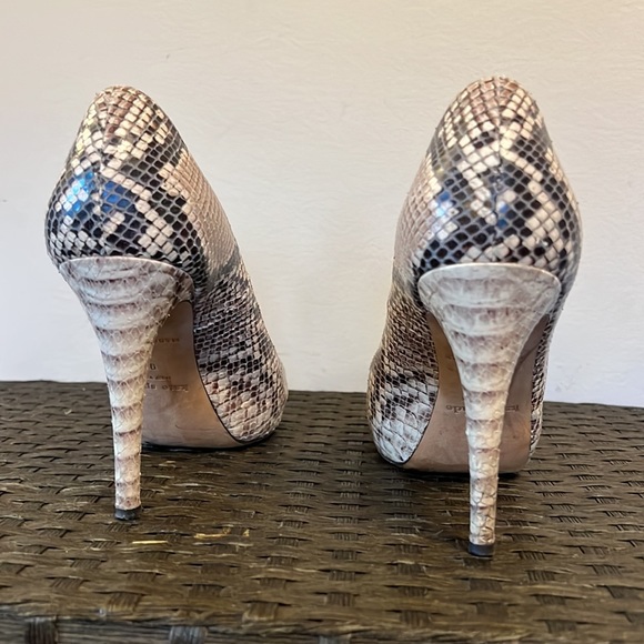 Kate Spade snakeskin womens size 91/2 peep toe heel. Great condition. - Picture 4 of 6